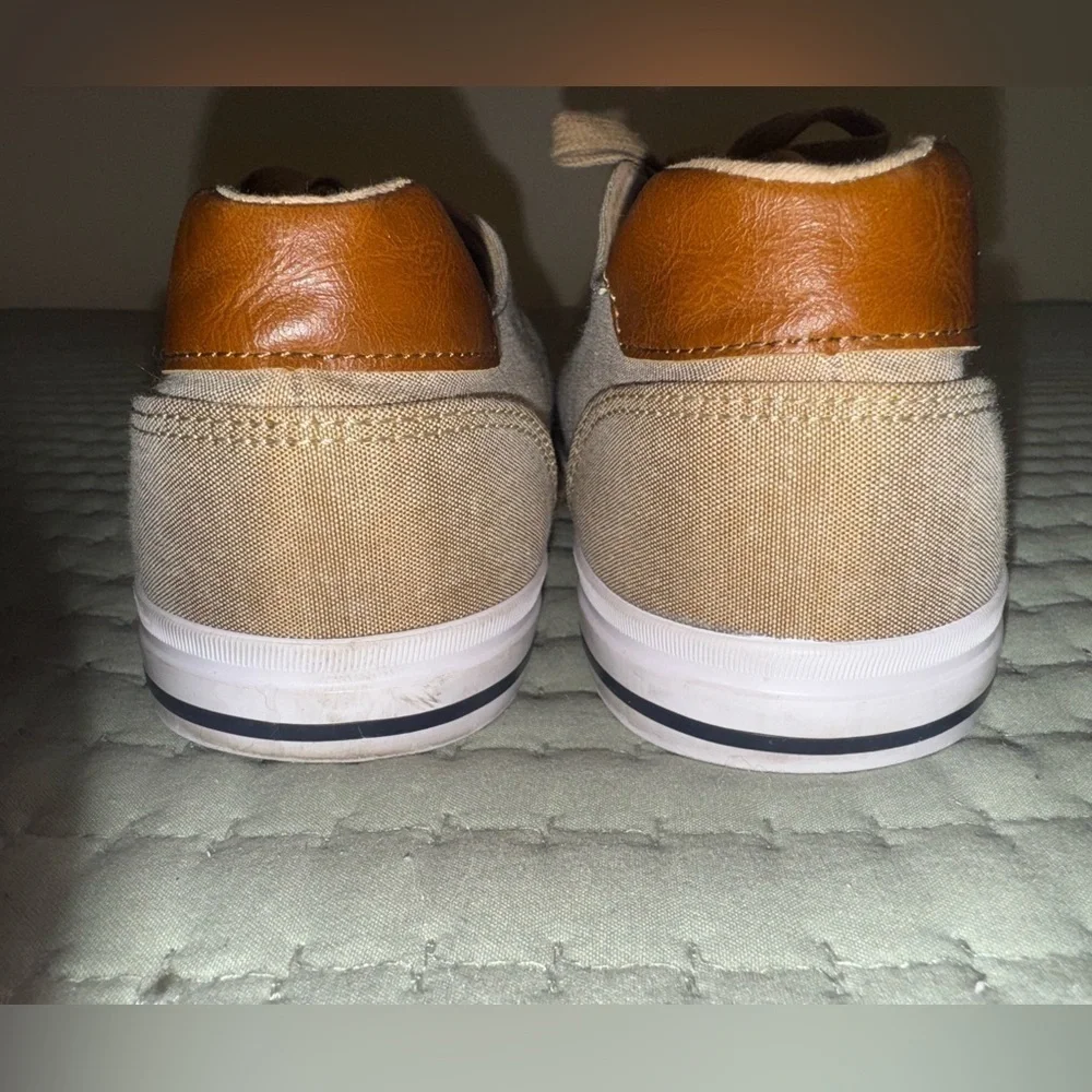 Tommy Hilfiger Men's Tan Sneakers. Size 10. GUC.